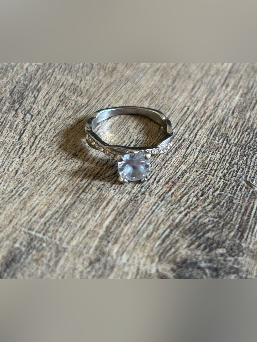 Fashion jewelry women’s size 10 metal and rhinestone twist solitaire ring